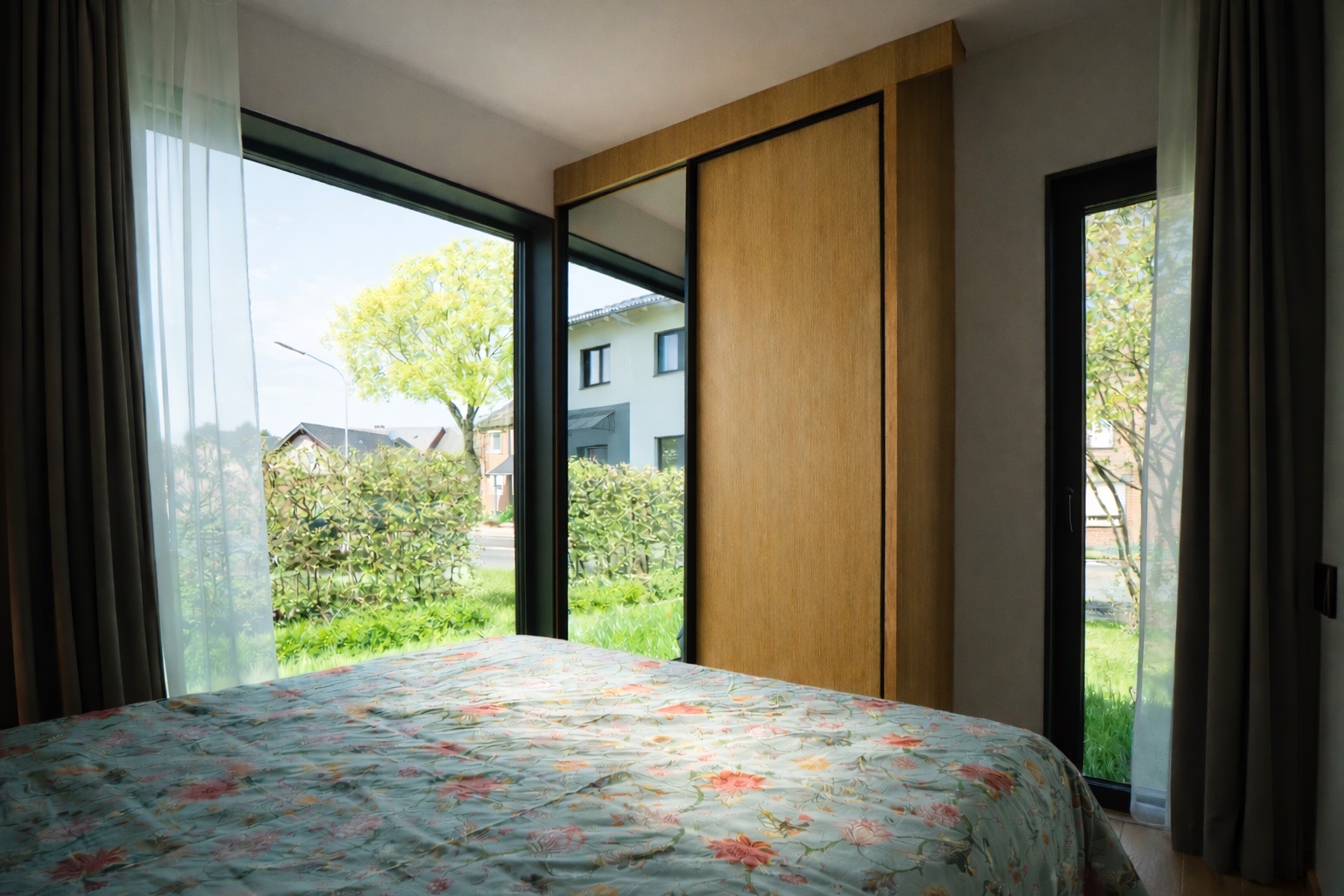 Weiterer Schlafbereich im Tinyhouse mit ruhigen Oberflächen und kompaktem Grundriss.